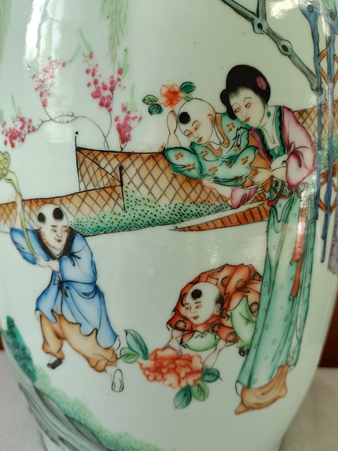 古玩陶瓷粉彩人物故事紋雙耳瓶拍賣,當前價格2850元