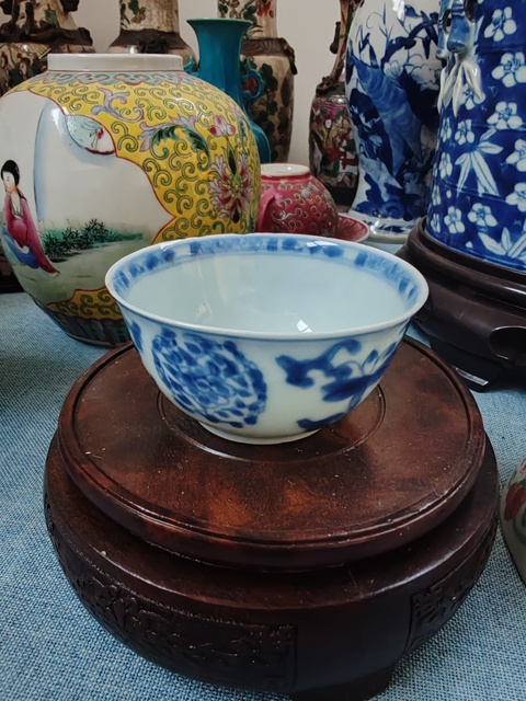 古玩陶瓷清康熙時(shí)期青花花卉紋杯拍賣,當(dāng)前價(jià)格850元