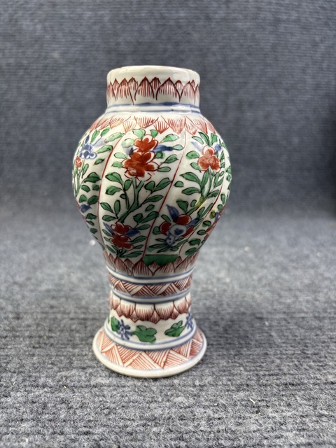 古玩陶瓷康熙五彩花卉紋賞瓶拍賣，當前價格6888元