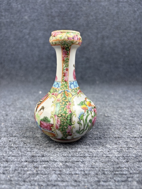 古玩陶瓷廣彩人物故事花鳥紋蒜頭瓶拍賣，當(dāng)前價格2288元