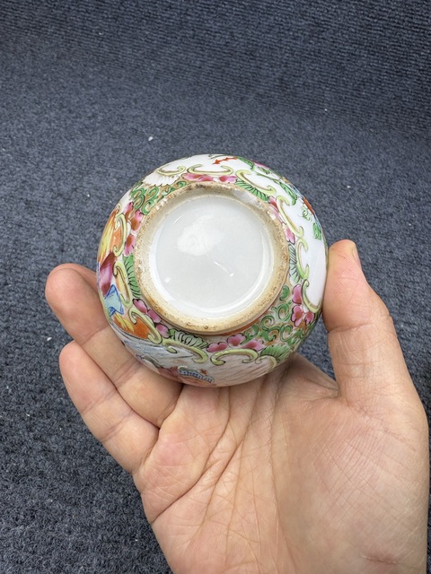 古玩陶瓷廣彩人物故事花鳥紋蒜頭瓶拍賣，當(dāng)前價格2288元