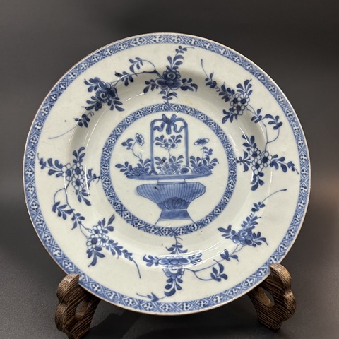 古玩陶瓷清康熙青花提籃花卉紋折沿盤拍賣，當前價格1900元