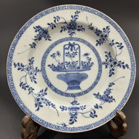 古玩陶瓷清康熙青花提籃花卉紋折沿盤拍賣，當前價格1900元