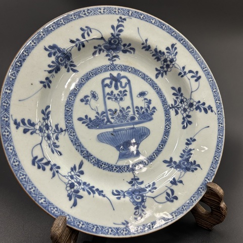 古玩陶瓷清康熙青花提籃花卉紋折沿盤拍賣，當前價格1900元