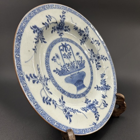 古玩陶瓷清康熙青花提籃花卉紋折沿盤拍賣，當前價格1900元