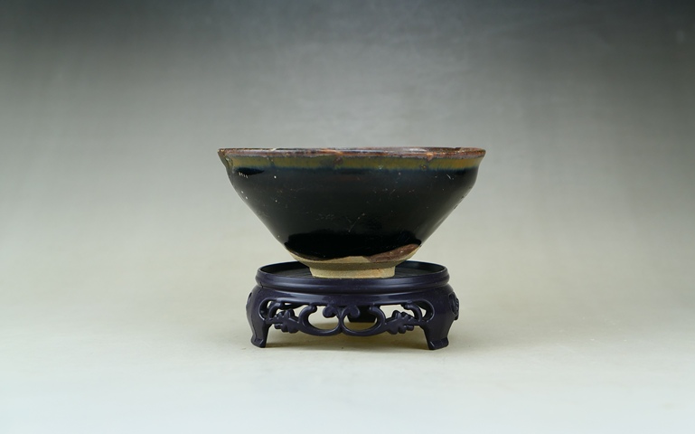 古玩陶瓷精品:南宋遇林亭窯黑釉絲毫茶盞拍賣,當前價格800元