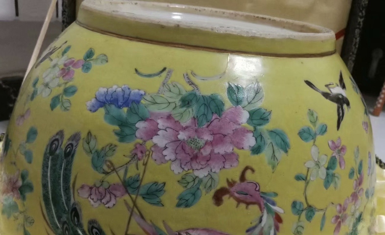 古玩陶瓷黃地粉彩鳳穿牡丹圖大碗真品鑒賞圖