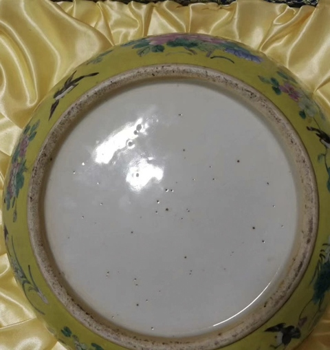 古玩陶瓷黃地粉彩鳳穿牡丹圖大碗真品鑒賞圖
