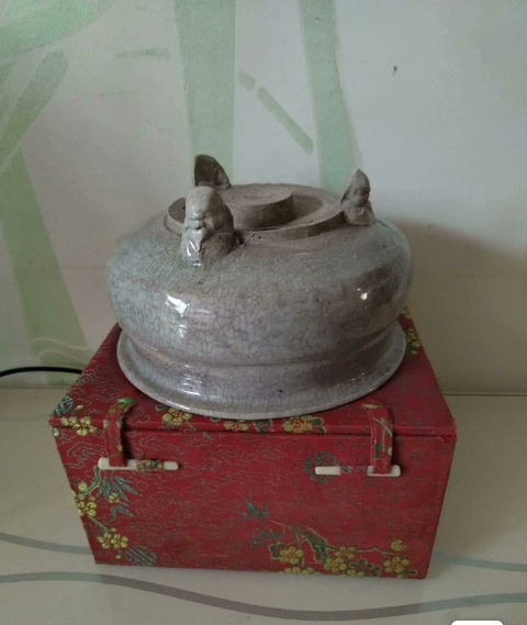 古玩陶瓷龍泉青瓷三足爐拍賣，當前價格2886元