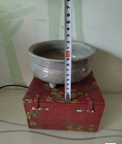 古玩陶瓷龍泉青瓷三足爐拍賣，當前價格2886元