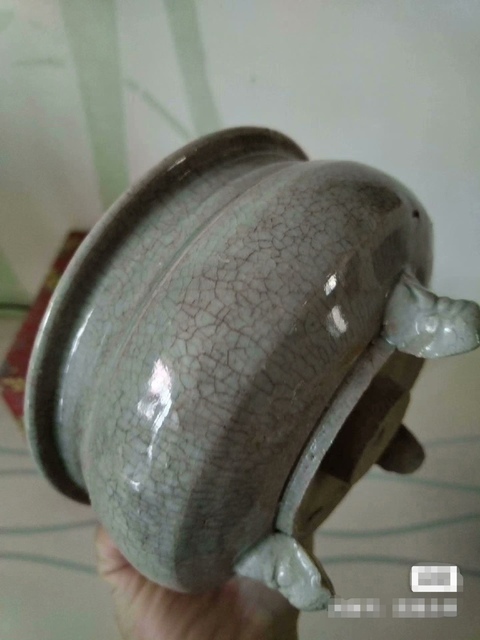 古玩陶瓷龍泉青瓷三足爐拍賣，當前價格2886元