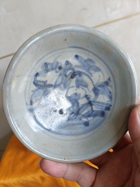 古玩陶瓷實物保真明中晚期青花洞石花卉紋賞盤拍賣,當前價格980元