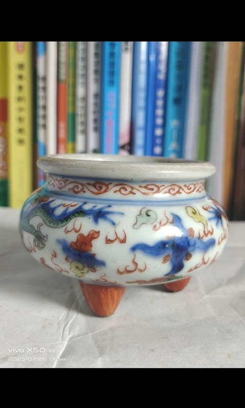 古玩陶瓷青花五彩龍紋香爐真品鑒賞圖