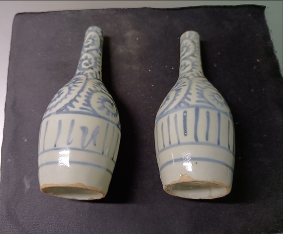 古玩陶瓷卷草紋青花瓶真品鑒賞圖
