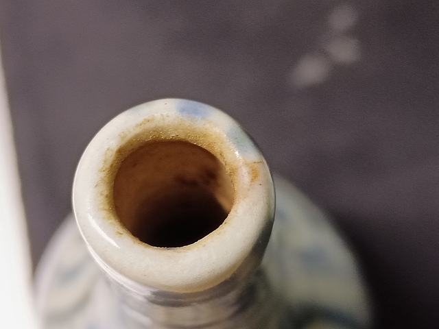 古玩陶瓷卷草紋青花瓶真品鑒賞圖