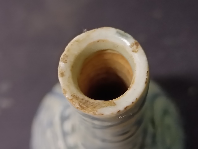 古玩陶瓷卷草紋青花瓶真品鑒賞圖
