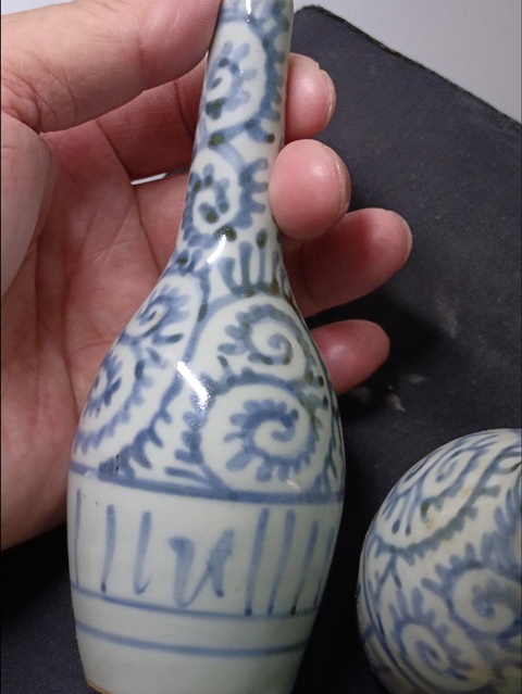古玩陶瓷卷草紋青花瓶真品鑒賞圖