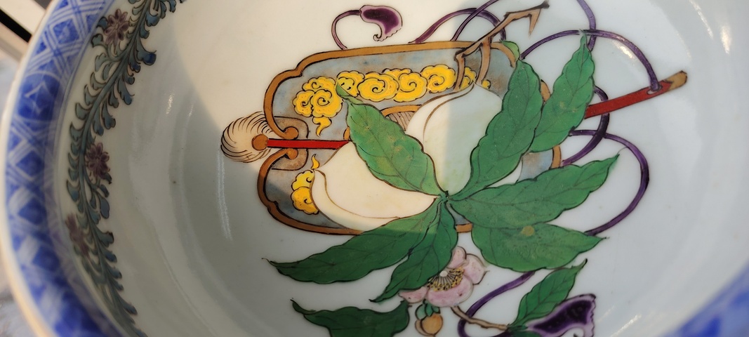 古玩陶瓷日本明治青花彩繪花卉紋碗真品鑒賞圖