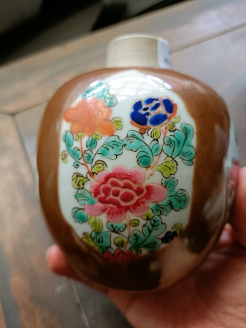 古玩陶瓷紫金釉開光粉彩罐真品鑒賞圖