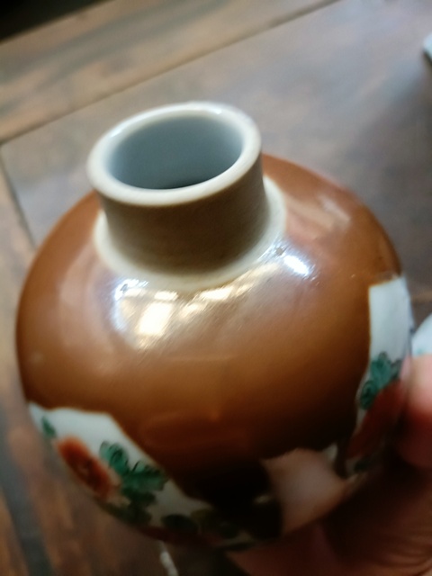 古玩陶瓷紫金釉開光粉彩罐真品鑒賞圖