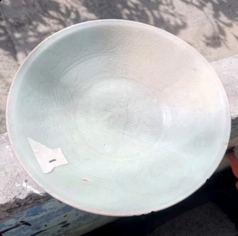 古玩陶瓷龍泉青瓷刻魚紋碗真品鑒賞圖