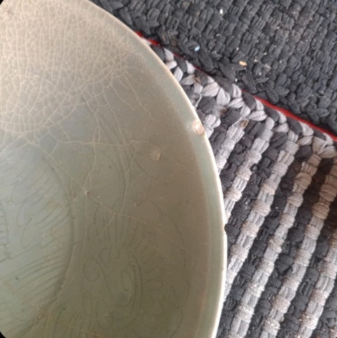 古玩陶瓷龍泉青瓷刻魚紋碗真品鑒賞圖