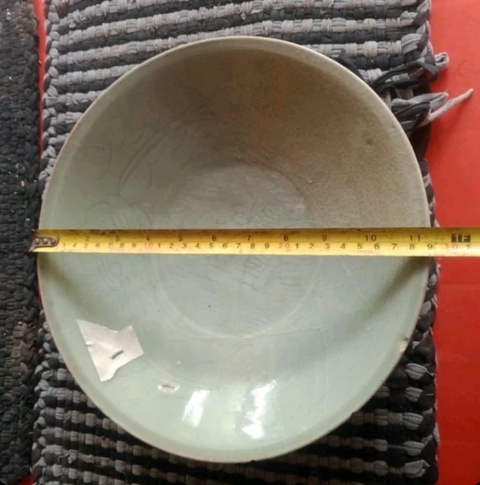 古玩陶瓷龍泉青瓷刻魚紋碗真品鑒賞圖