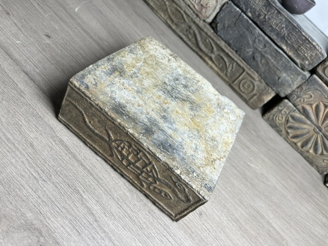 古玩陶瓷漢磚玄武磚拍賣,當前價格2500元