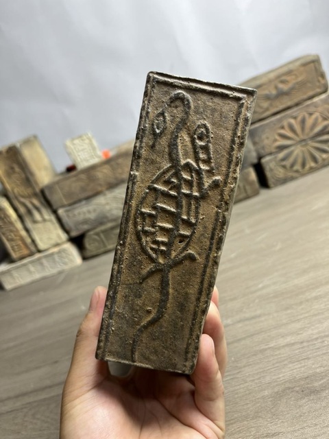 古玩陶瓷漢磚玄武磚拍賣,當前價格2500元