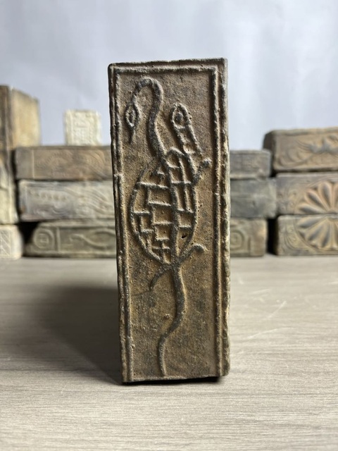 古玩陶瓷漢磚玄武磚拍賣,當前價格2500元