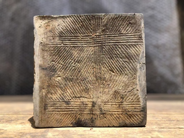 古玩陶瓷漢磚壺承(杯墊、硯臺(tái))拍賣，當(dāng)前價(jià)格0元