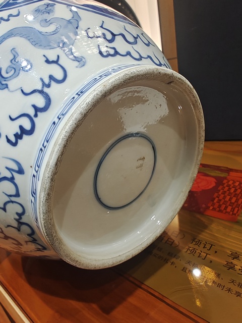 古玩陶瓷青花賞瓶真品鑒賞圖