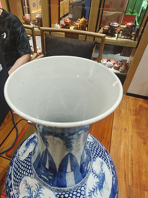 古玩陶瓷青花賞瓶真品鑒賞圖