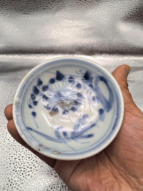 古玩陶瓷青花花卉紋盤真品鑒賞圖