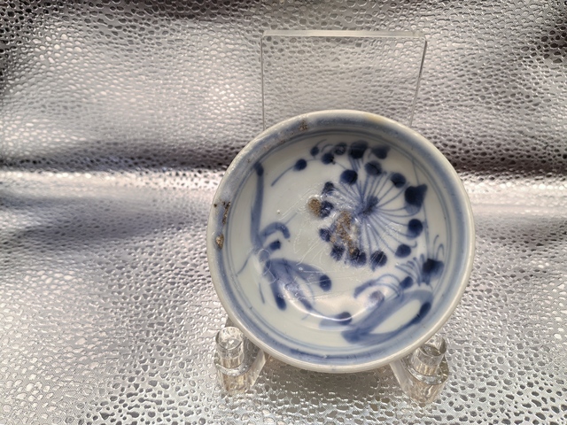 古玩陶瓷青花花卉紋盤真品鑒賞圖
