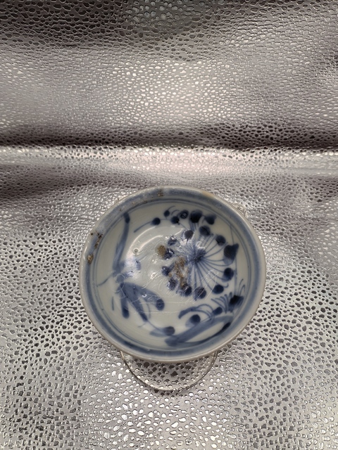 古玩陶瓷青花花卉紋盤真品鑒賞圖