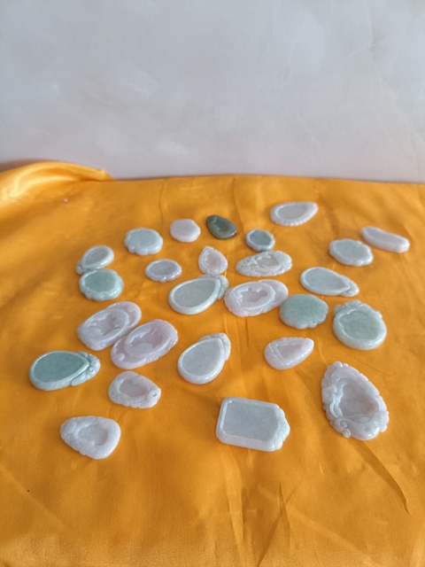 古玩玉器精品天然翡翠(A貨)掛墜 共 26件拍賣,當前價格598元