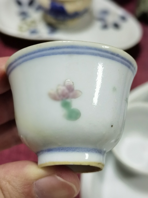 古玩陶瓷花卉紋粉彩杯真品鑒賞圖