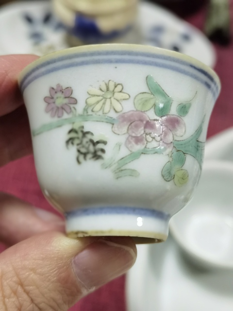 古玩陶瓷花卉紋粉彩杯真品鑒賞圖