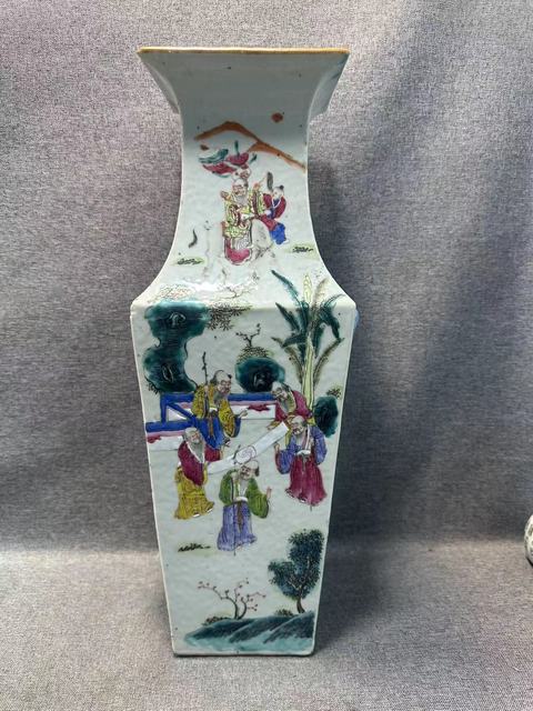 古玩陶瓷粉彩人物故事紋四方瓶真品鑒賞圖