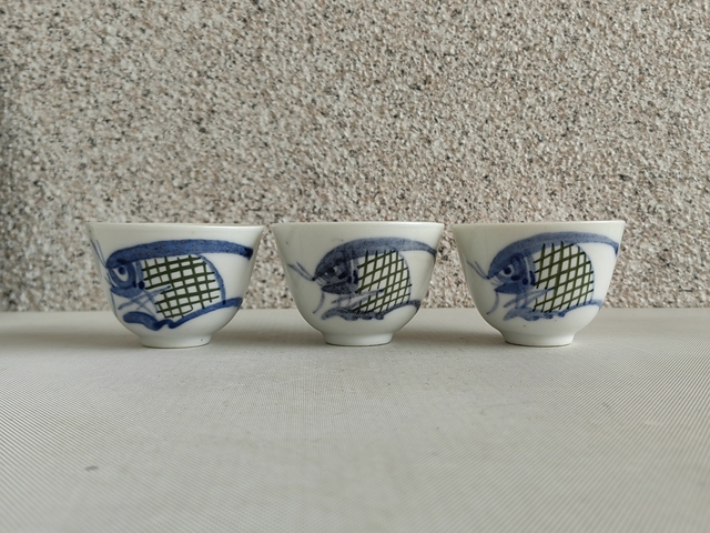 古玩陶瓷釉下彩魚藻紋杯拍賣,當(dāng)前價(jià)格198元