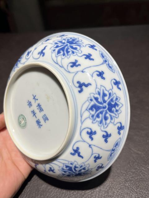 古玩陶瓷青花纏枝花卉盤真品鑒賞圖