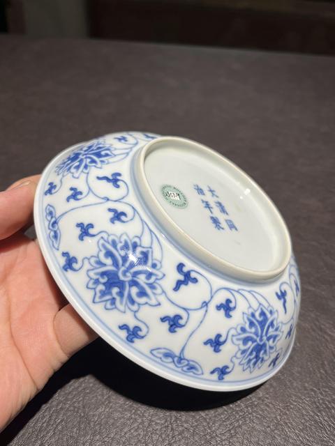 古玩陶瓷青花纏枝花卉盤真品鑒賞圖