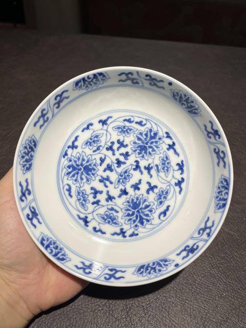 古玩陶瓷青花纏枝花卉盤真品鑒賞圖