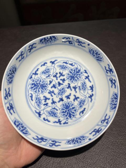 古玩陶瓷青花纏枝花卉盤真品鑒賞圖