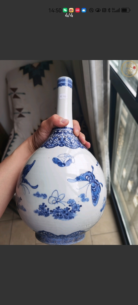 古玩陶瓷青花蝴蝶花卉紋膽瓶真品鑒賞圖