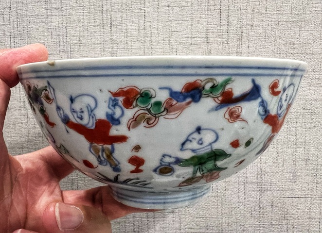 古玩陶瓷明代晚期萬歷-天啟青花五彩童子嬰戲紋碗拍賣，當(dāng)前價格49800元