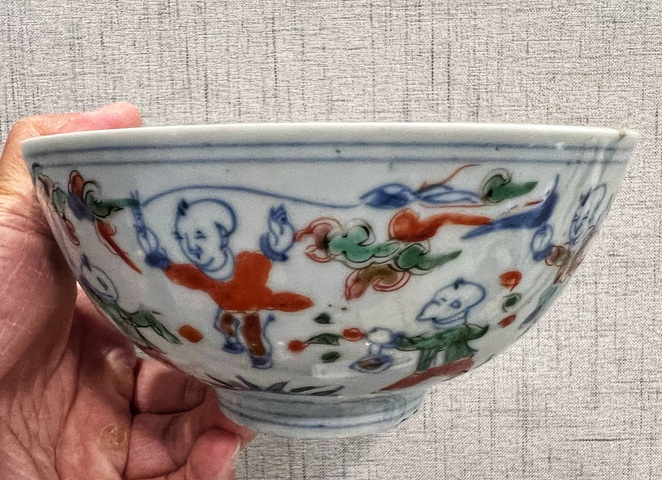 古玩陶瓷明代晚期萬歷-天啟青花五彩童子嬰戲紋碗拍賣，當(dāng)前價格49800元