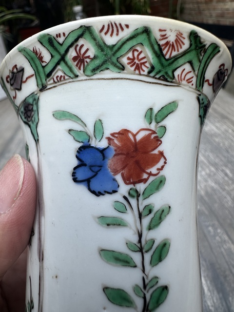 古玩陶瓷康熙五彩花卉紋花觚拍賣，當前價格3777元