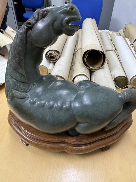古玩玉器和田玉雕“臥馬”擺件真品鑒賞圖